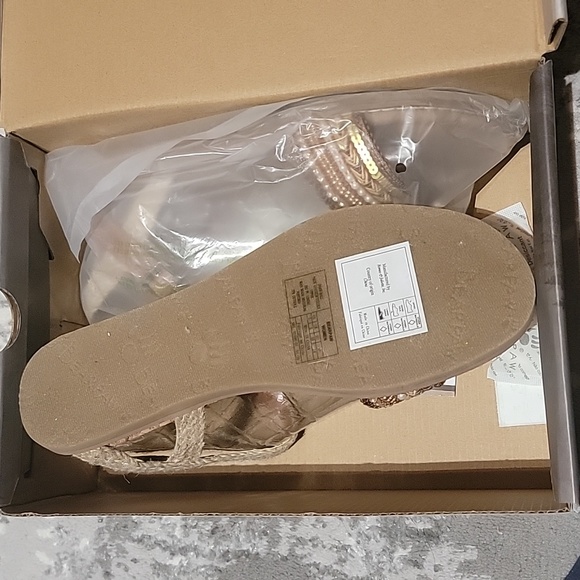 NWT BEARPAW Women's Bali Flat Sandals size 7 - Picture 7 of 8